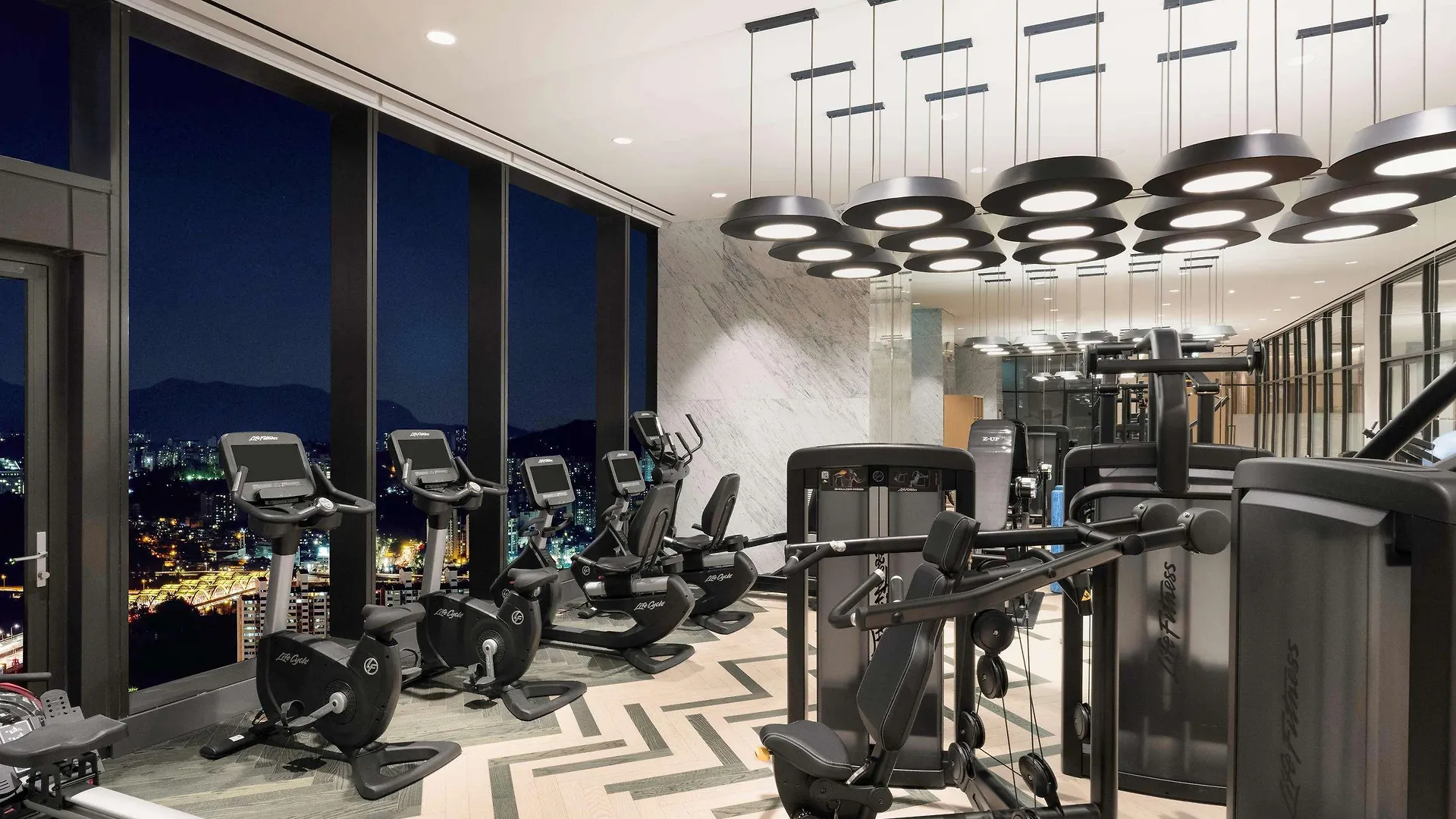 Отель Novotel Suites Ambassador Seoul Yongsan