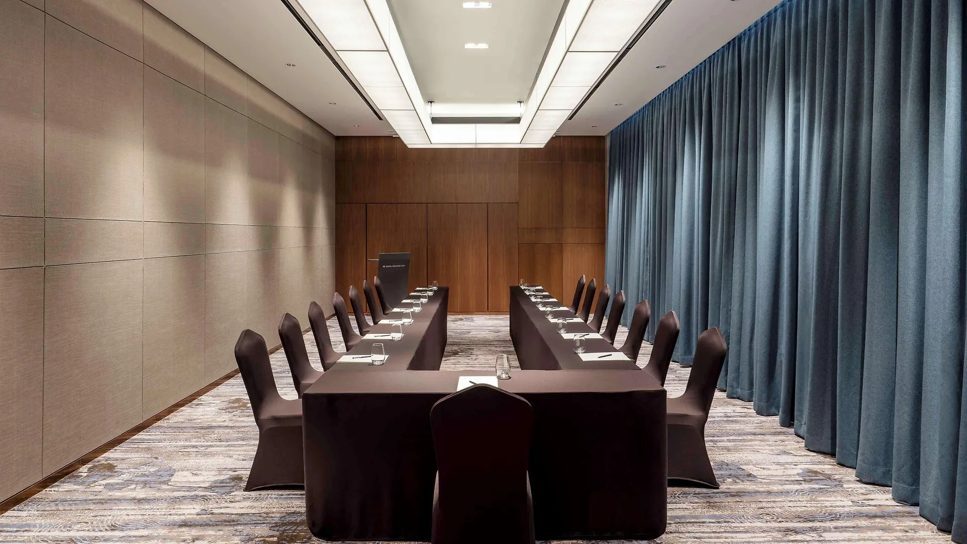 Novotel Suites Ambassador Seoul Yongsan Отель