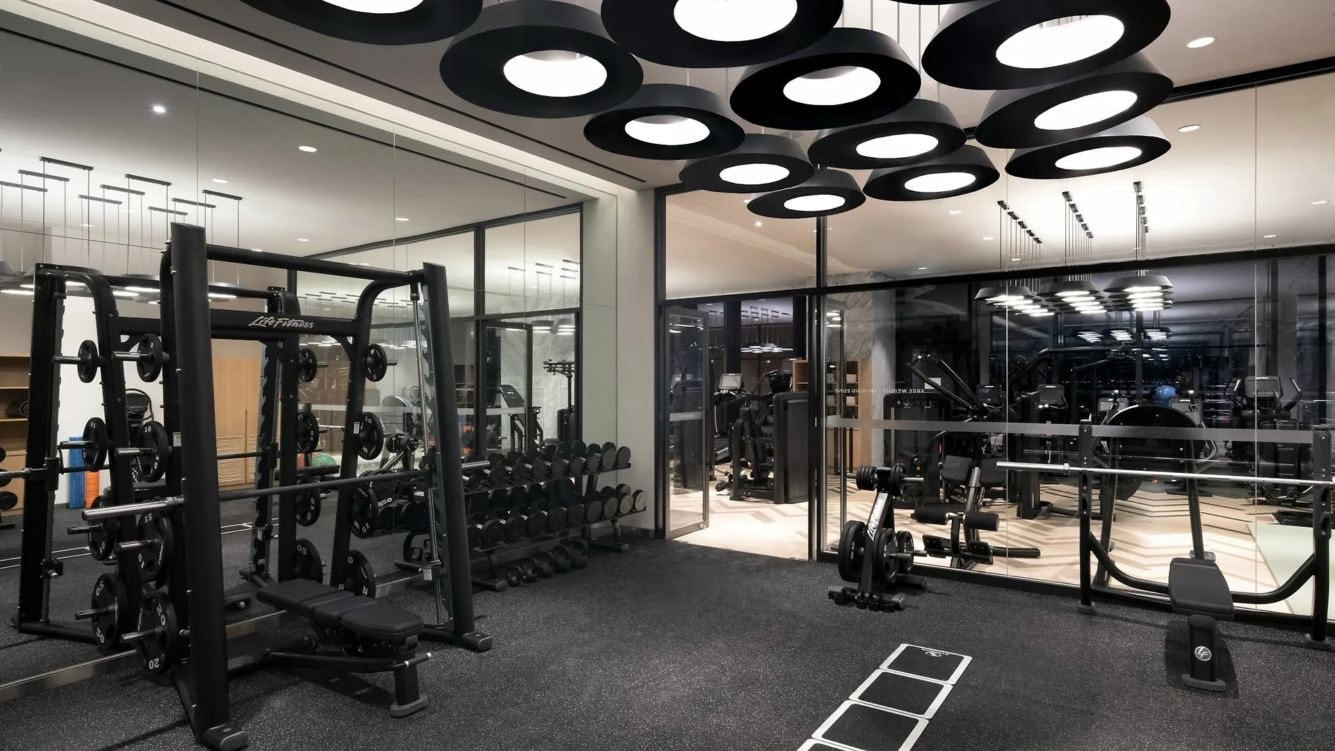 Novotel Suites Ambassador Seoul Yongsan Отель