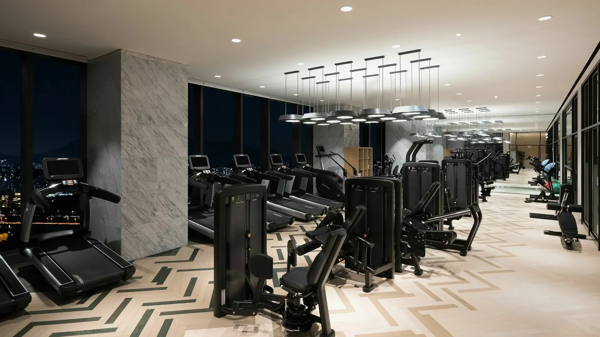 Novotel Suites Ambassador Seoul Yongsan Отель